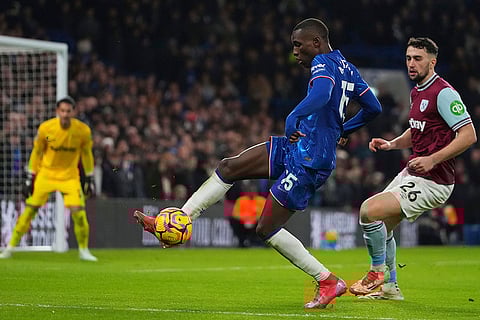 EPL 2024-25: Chelsea's Nicolas Jackson and West Ham's Max Kilman challenge for the ball