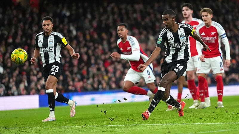 EFL Cup Semi final first-leg Arsenal Vs Newcastle United soccer match photos: Alexander Isak
