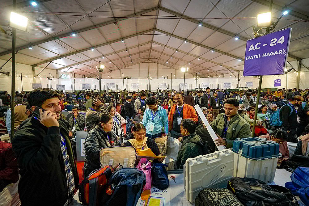 | Photo: PTI/Shahbaz Khan : Delhi Polls 2025: Distribution centre at Gole Market 