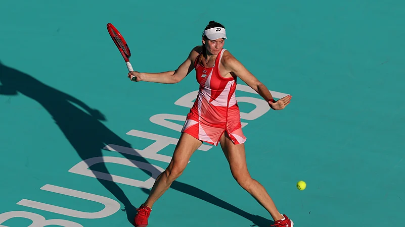 Elena Rybakina in action at the Abu Dhabi Open