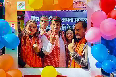 Delhi polls: Manoj Tiwari casts vote