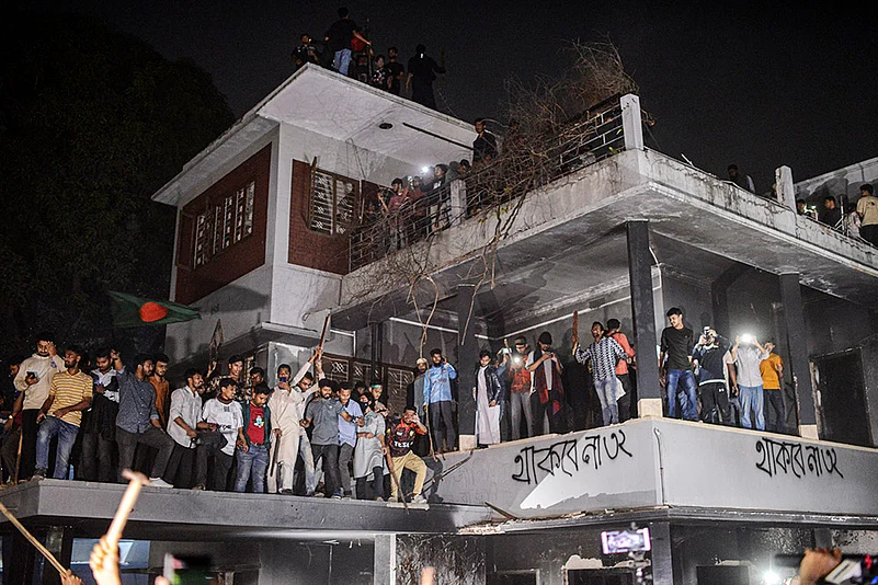 Bangladesh Protest Sheikh Mujibur Rahman House Demolished in Dhaka_6