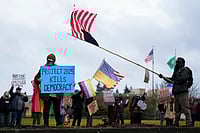 'No Kings' Protests Draw Millions Across US And Europe Against Trump Administration | Photo: AP/Lindsey Wasson : Protest near the Washington State Capitol building