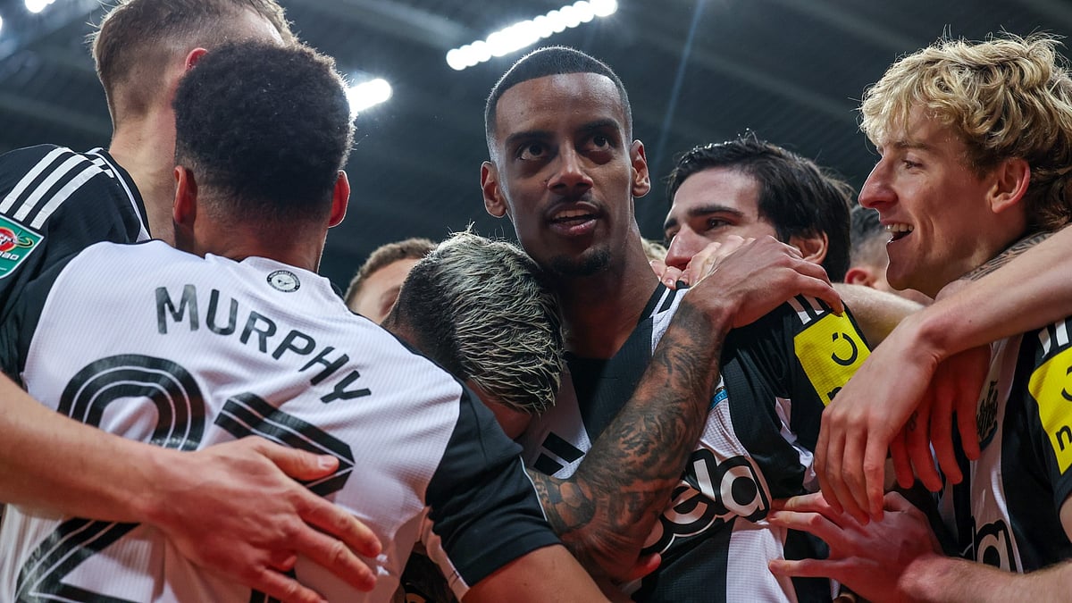 Alexander Isak with his Newcastle team-mates