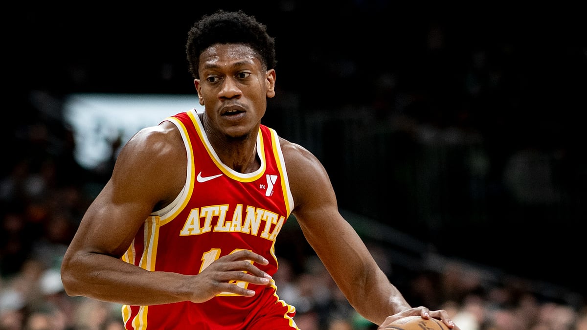 Atlanta Hawks forward De'Andre Hunter dribbles vs. the Boston Celtics on Jan. 18, 2025.