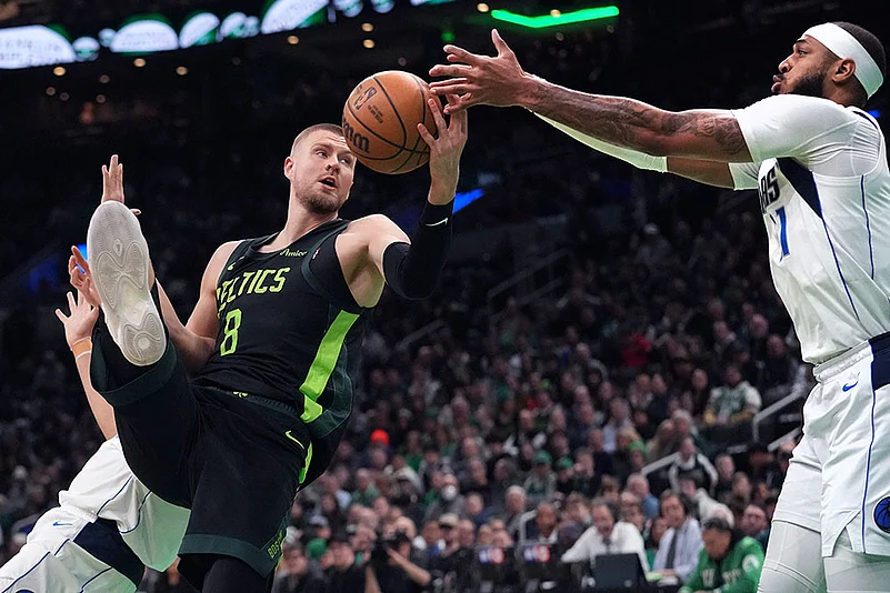 BA Basketball: Dallas Mavericks vs Boston Celtics