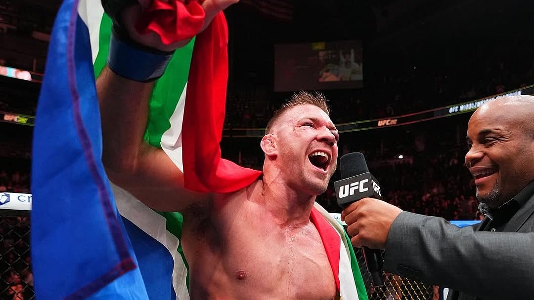 Instagram/ @dricusduplessis : Dricus Du Plessis celebrating his win.