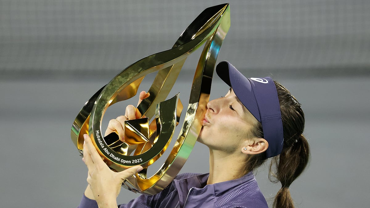 Belinda Bencic kisses the Abu Dhabi Open trophy