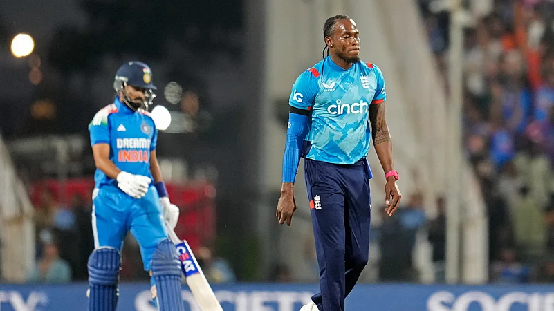 Englands Jofra Archer reacts after Indias Shreyas Iyer. AP Photo