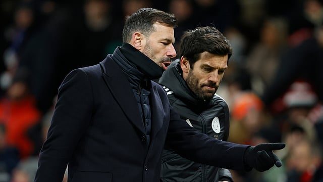 Manchester United 2-1 Leicester City, FA Cup: Ruud Van Nistelrooy Fumes After 'Offside Time' Loss