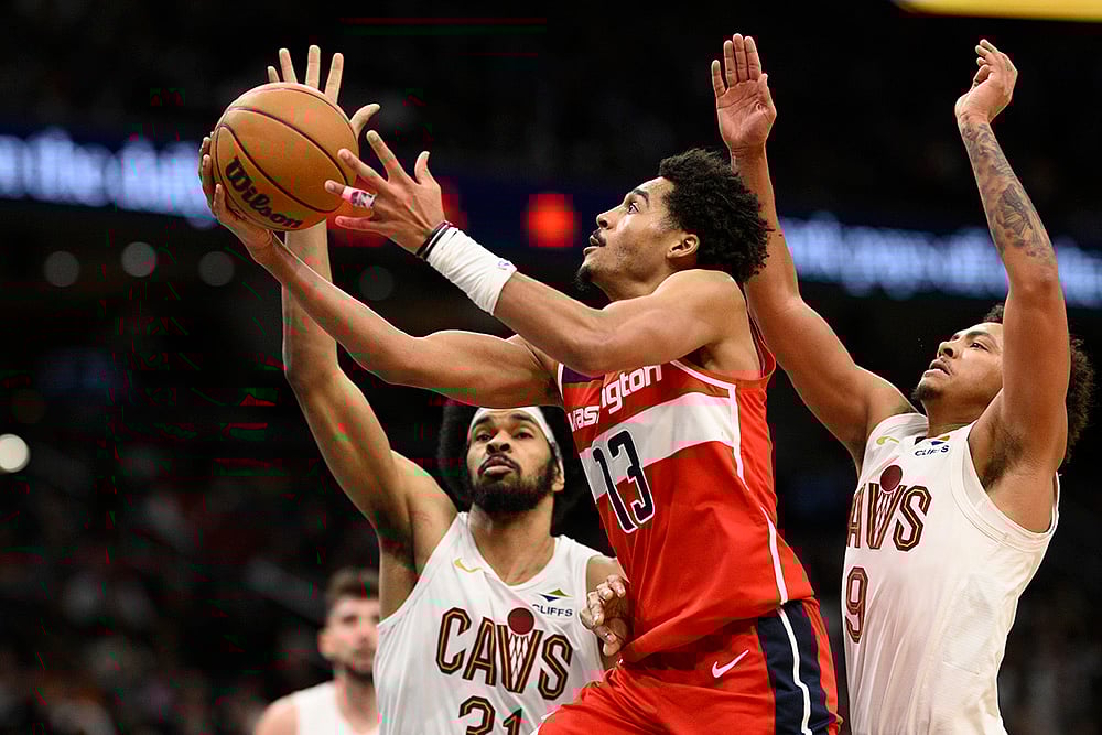 | Photo: AP/Nick Wass : NBA 2024-25: Wizards guard Jordan Poole (13) goes to the basket