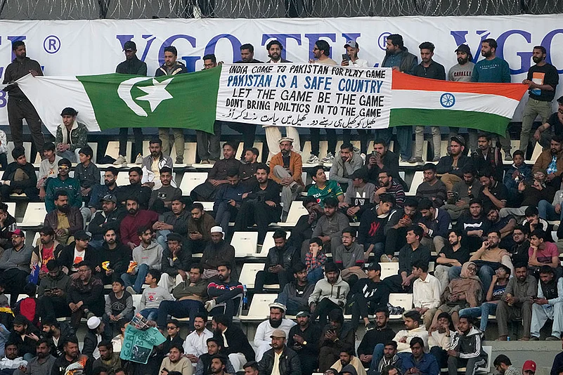 Tri-Series ODI Cricket Match: PAK vs NZ