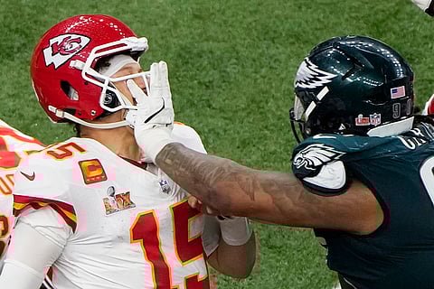 Super Bowl LIX, Eagles vs Chiefs: Eagles defensive tackle Jalen Carter (98) pushes Chiefs quarterback Patrick Mahomes
