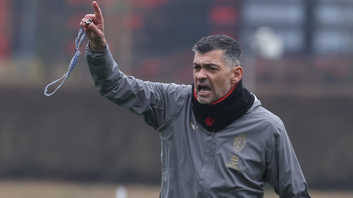 AC Milan head coach Sergio Conceicao during a training session