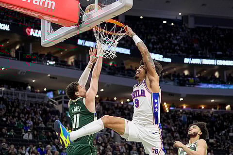 NBA 2024-25: 76ers' Kelly Oubre Jr. (9) misses a slam dunk against Bucks' Brook Lopez