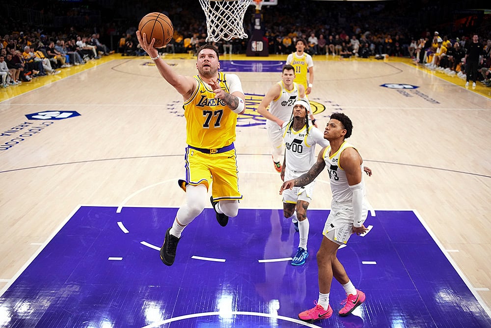 | Photo: AP/Mark J. Terrill : NBA 2024-25: Lakers guard Luka Doncic (77) shoots