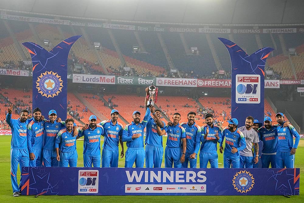 | Photo: AP/Ajit Solanki : IND vs ENG 3rd ODI: Indian players posses with the trophy