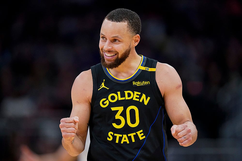 | Photo: AP/Andy Manis : NBA 2024-25: Warriors' Stephen Curry reacts