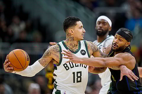 NBA 2024-25: Warriors' Moses Moody (4) reaches in against Milwaukee Bucks' Kyle Kuzma
