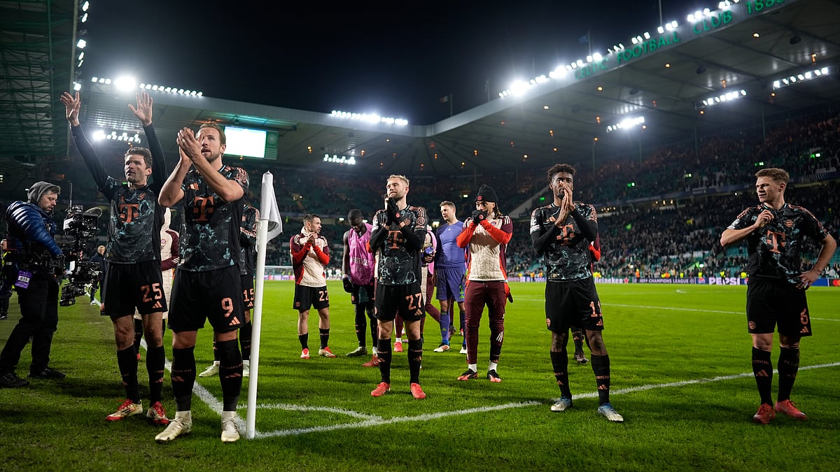 Bayern Munich's players celebrate their win at Celtic Park - null