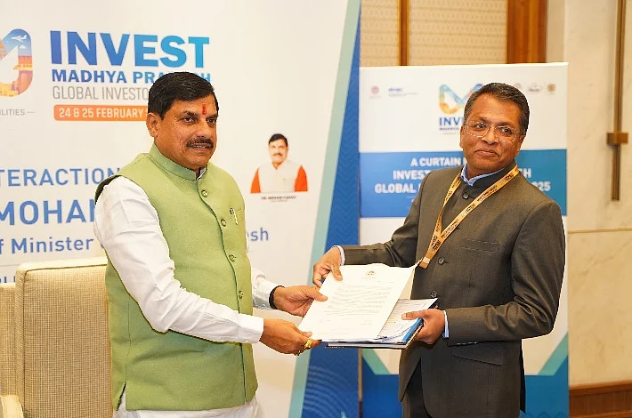 Madhya Pradesh CM Dr. Mohan Yadav meeting with an industrialist