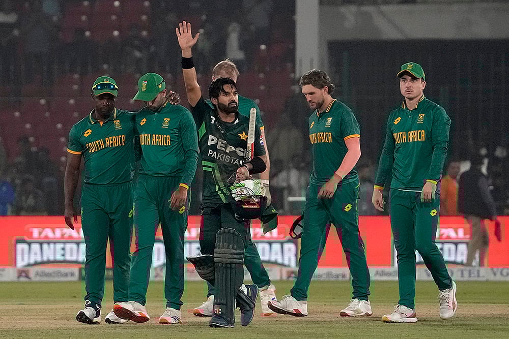 | Photo: AP/Fareed Khan : PAK vs SA ODI Cricket: Pakistan's Mohammad Rizwan, center, acknowledges crowd after winning the match