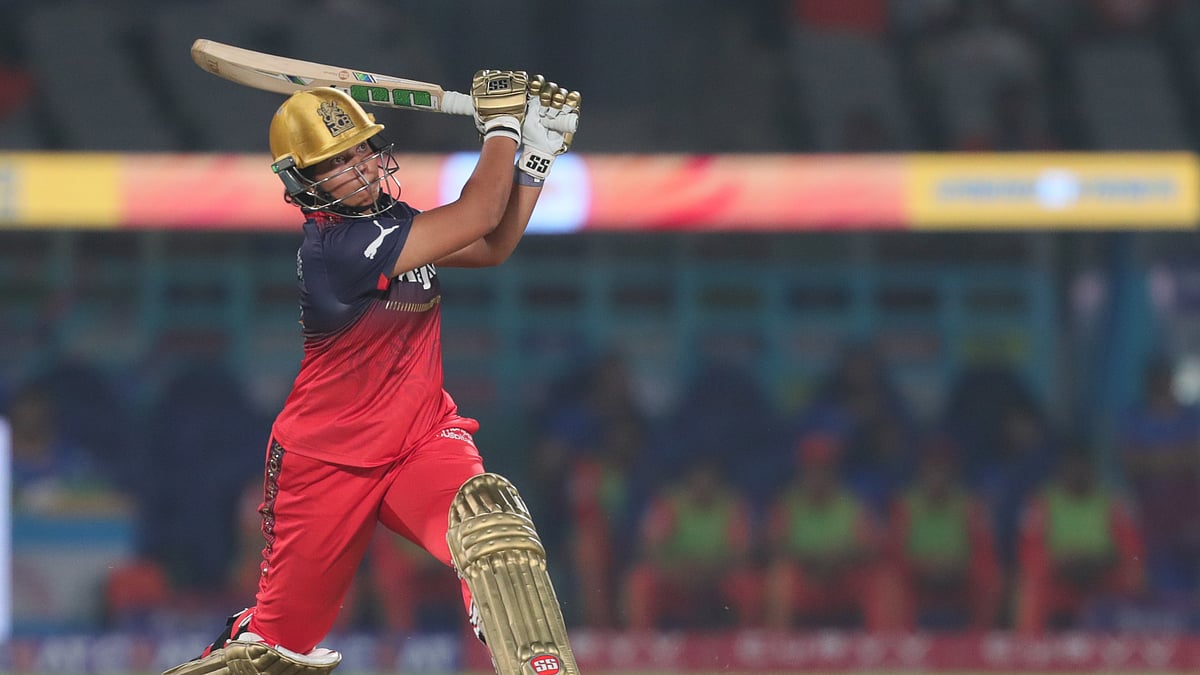 X/WPL : Richa Ghosh in action for RCB