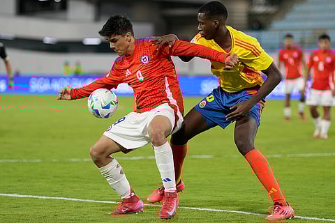 U-20 South American Championship: Chile's Damian Pizarro shields the ball from Colombia's Alejandro Ararat 
