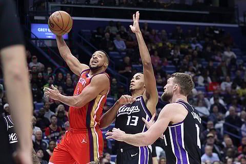 NBA 2024-25:  Pelicans guard CJ McCollum gets past Kings forwards Keegan Murray