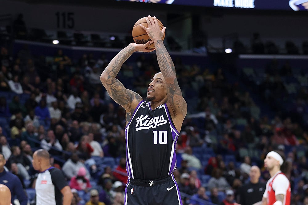 | Photo: AP/Peter Forest : NBA 2024-25: Kings forward DeMar DeRozan (10) shoots a technical free throw