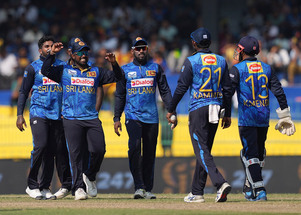  (AP Photo/Eranga Jayawardena)


 : Sri Lankan team members celebrate the wicket of Australia's Aaron Hardie during the second ODI cricket match between Sri Lanka and Australia in Colombo, Sri Lanka, Friday, Feb. 14, 2025.