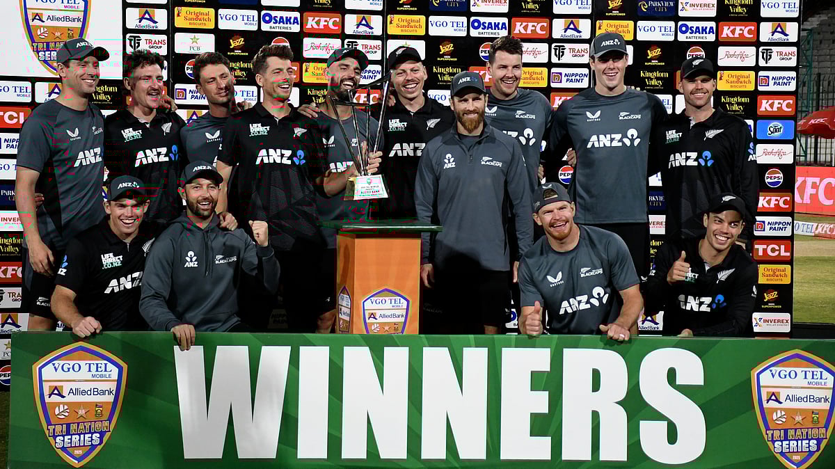 (AP Photo/Fareed Khan) : New Zealand's players pose for photo with trophy after winning the tri-series final against Pakistan, in Karachi, Pakistan, Friday, Feb. 14, 2025. 