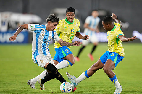 U-20 South American Championship: Argentina's Maher Carrizo and Brazil's Leandrinho vie for the ball