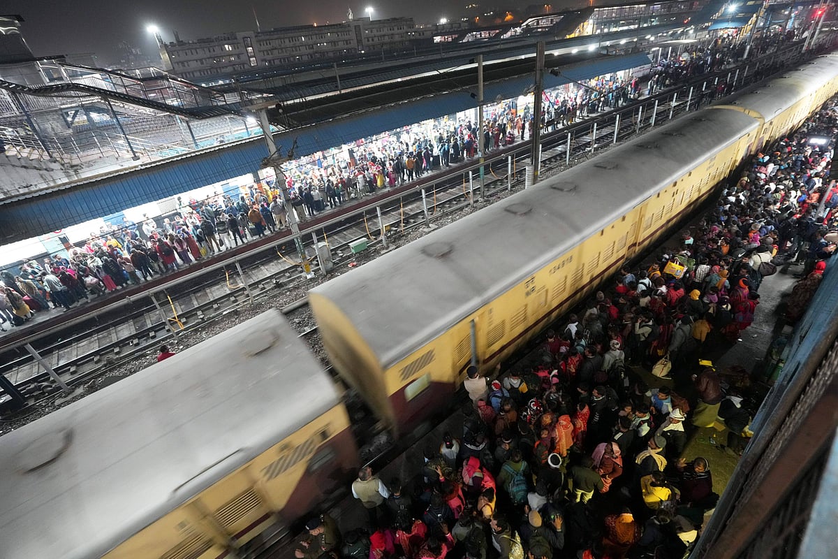 Heavy rush of passengers to catch a train for Mahakumbh, at the New Delhi railway station