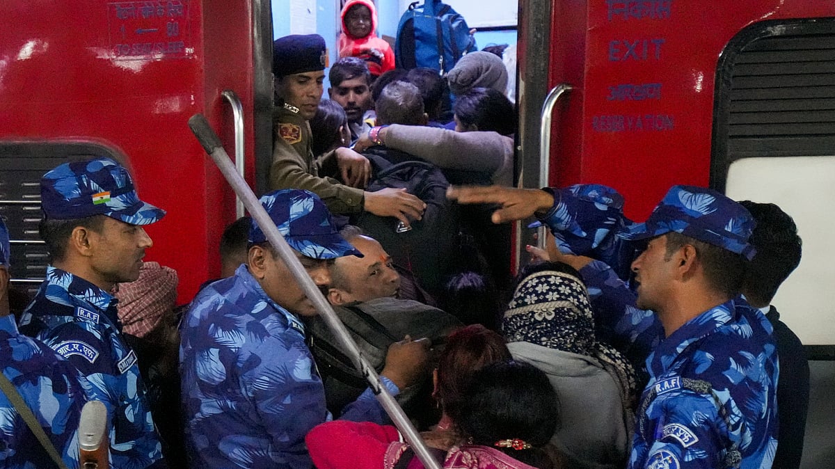 PTI/Kamal Kishore : _REPRESENTATIVE IMAGE) Security personnel assist passengers boarding a train at the New Delhi Railway Station, in New Delhi, Sunday, Feb. 16, 2025. 