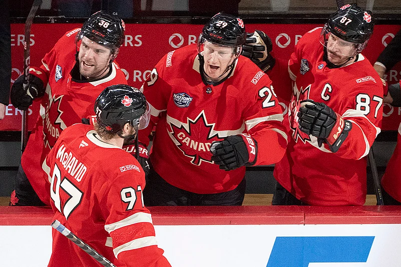 First period of 4 Nations Face-Off Ice hockey game USA Vs Canada: