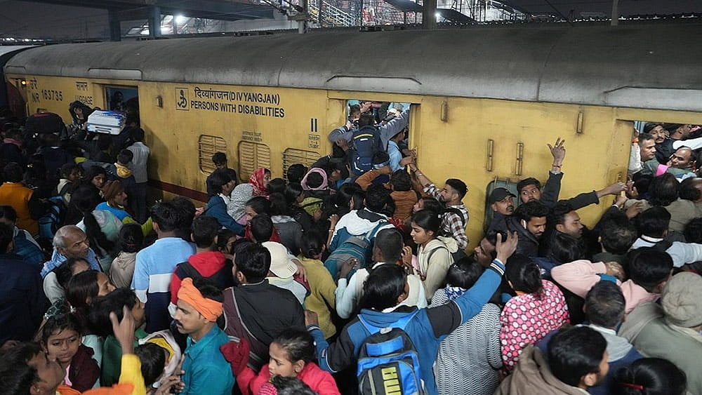 Mahakumbh 2025: Heavy rush at New Delhi railway station stampede pics