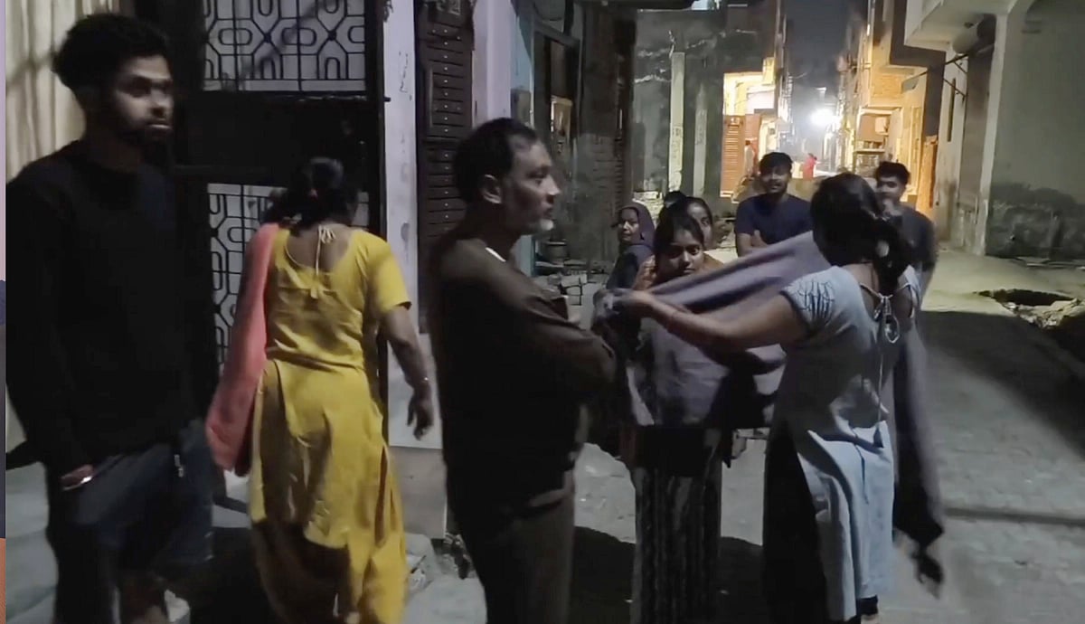 PTI : Earthquake tremors hit Delhi-NCR