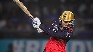 X/@RCBTweets : Smriti Mandhana is playing a shot against Delhi Capitals.