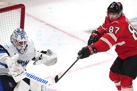 4 Nations Face-Off, Canada vs Finland: Canada's Sidney Crosby (87) tries to tip the puck