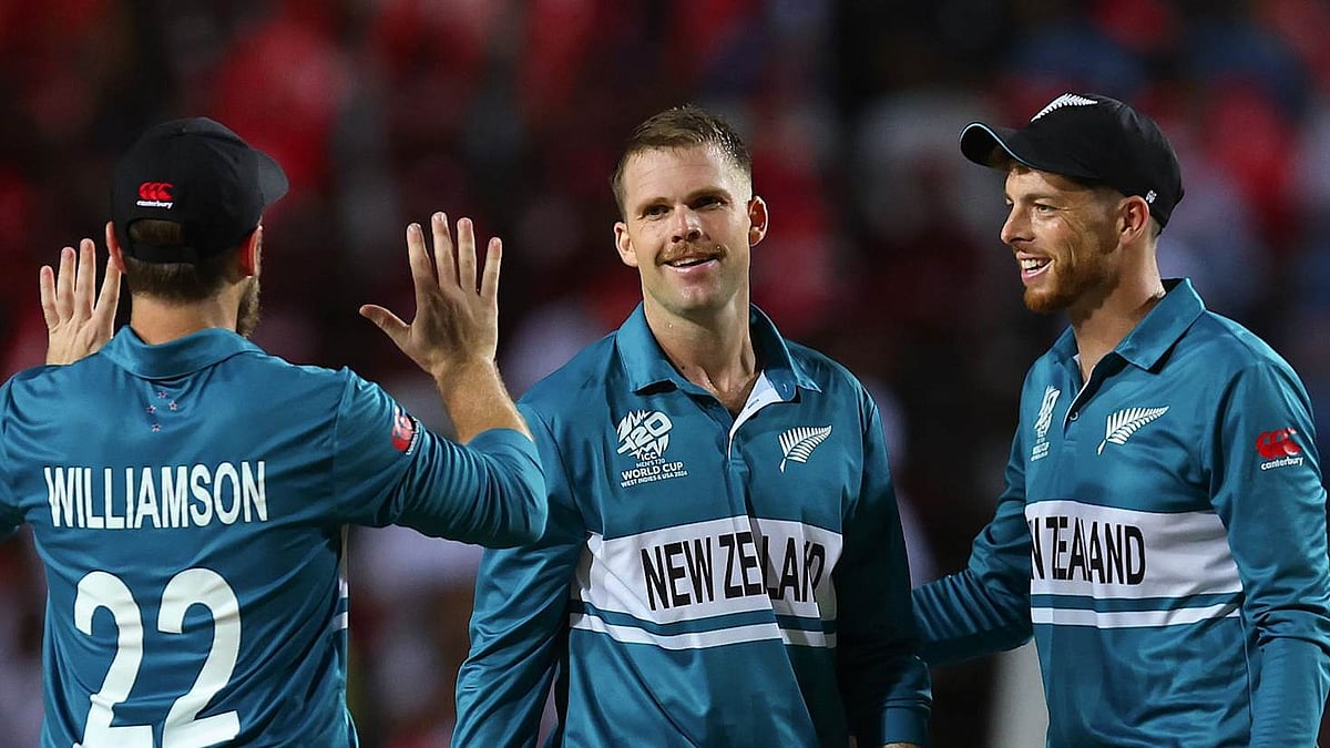 ICC : New Zealand fast bowler Lockie Ferguson (centre).