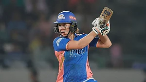 X/ @mipaltan : Nat Sciver-Brunt hits fifty