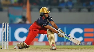 Women's Premier League : Richa Ghosh bats during the WPL 2025 match between Royal Challengers Bengaluru and Gujarat Giants in Vadodara.