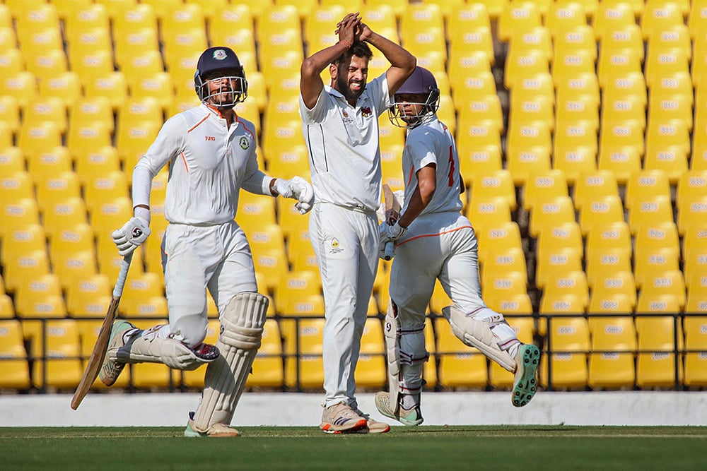 | Photo: PTI : Ranji Trophy semi-final, MUM Vs Vidarbha: Vidarbha batters Danish Malewar and Yash Rathod, left, run between the wickets 