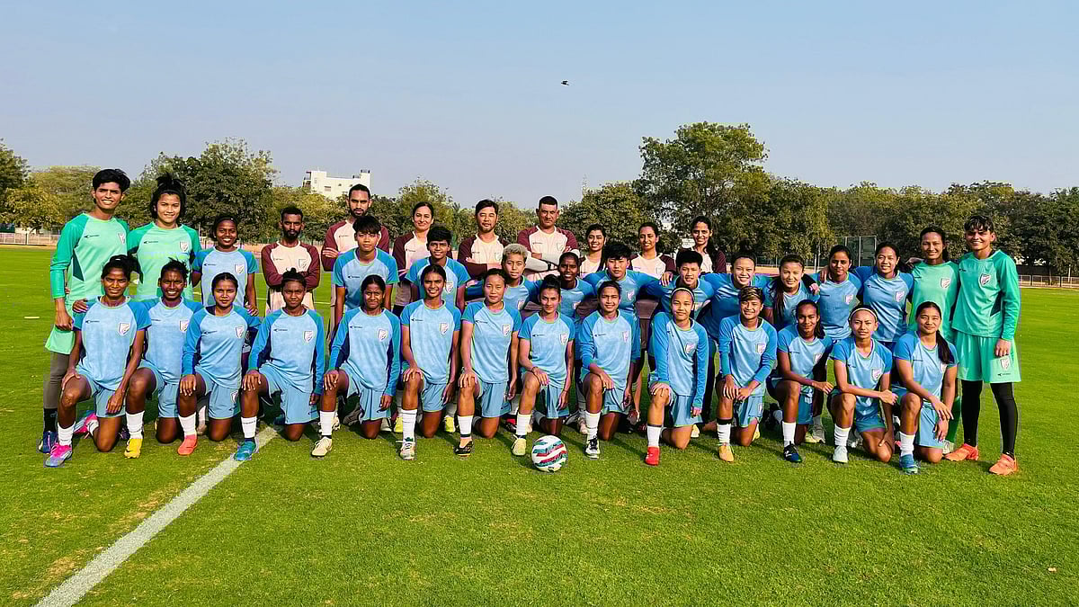 X/IndianFootball : The Indian women's football team posing for the cameras.