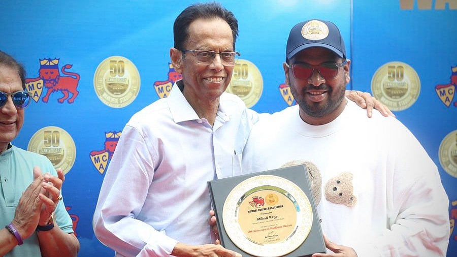 X/Ajinkya Naik : Milind Rege (centre) being felicitated by Mumbai Cricket Association president Ajinkya Naik (right), as Sunil Gavaskar applauds.