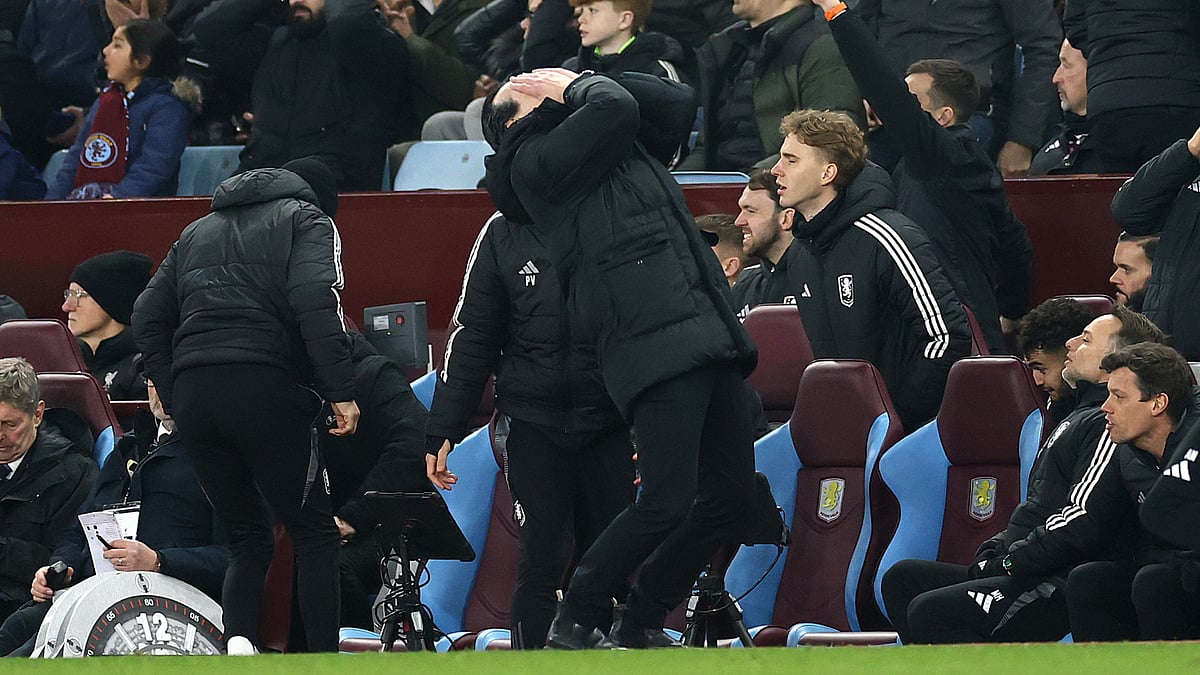 Unai Emery during Aston Villa's 2-2 draw with Liverpool - null