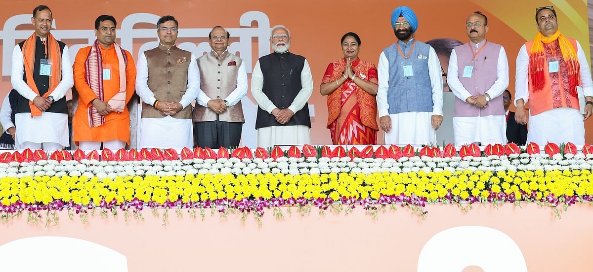 X/@BJP4Delhi : Delhi CM Rekha Gupta with newly appointed cabinet ministers.