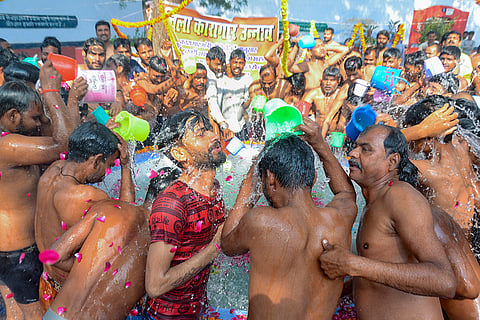 Mahakumbh: Inmates bathe in Sangam's holy water