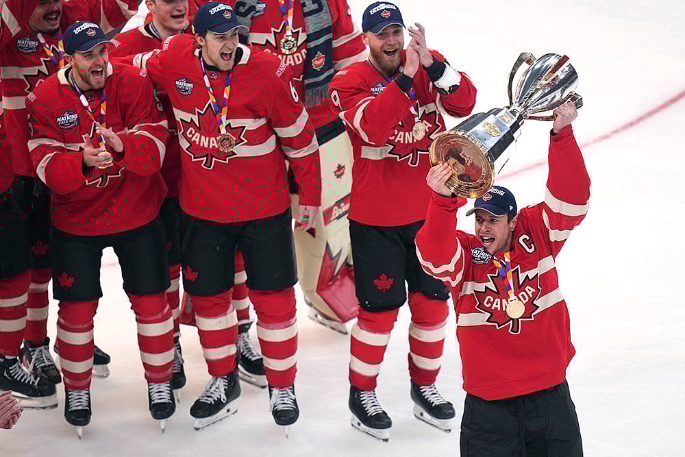 | Photo: AP/Charles Krupa : 4 Nations Face-Off Final: Canada captain Sidney Crosby, right, hoists the trophy 